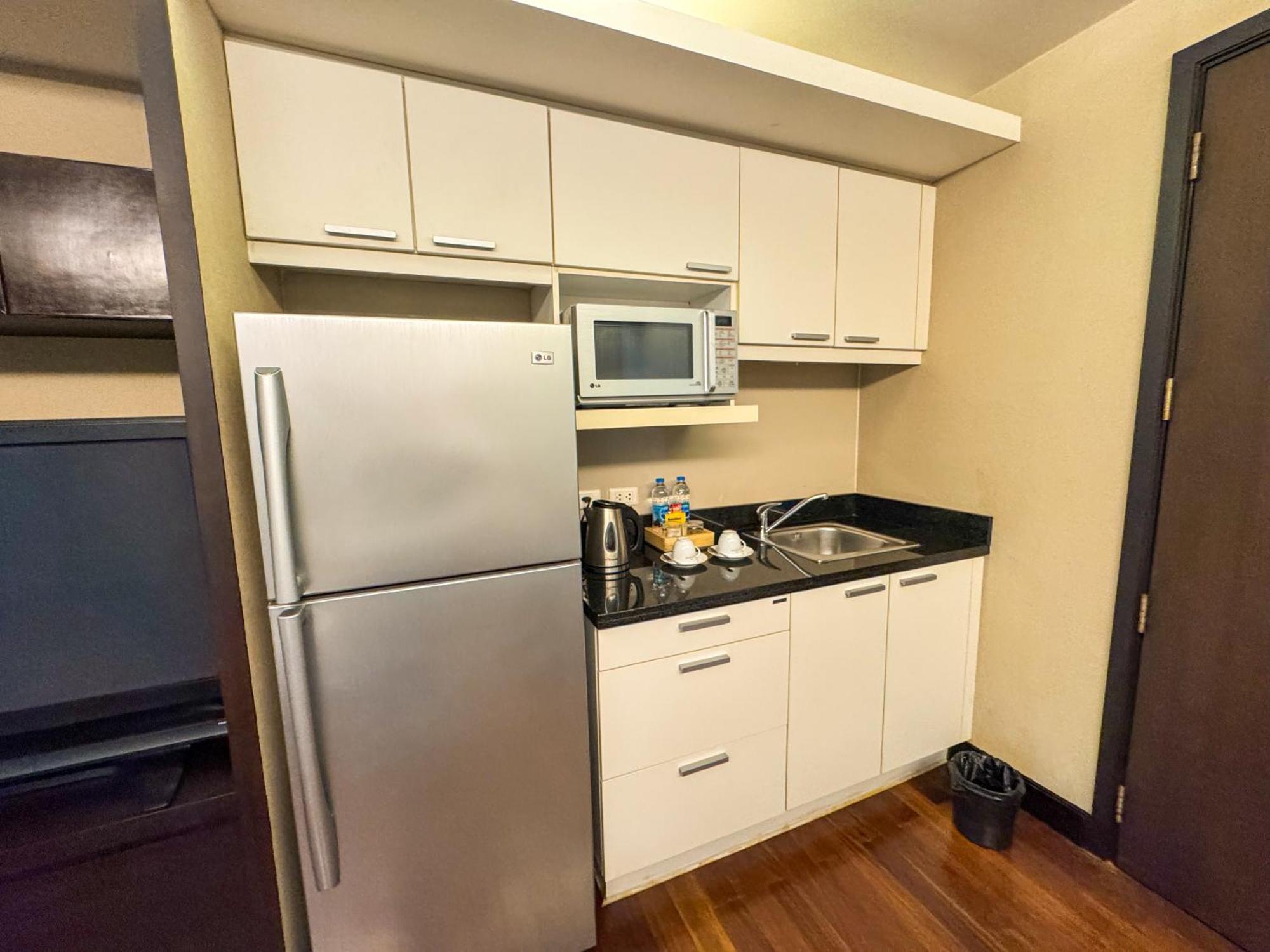 The Narathiwas Hotel & Residence Sathorn Bangkok Esterno foto