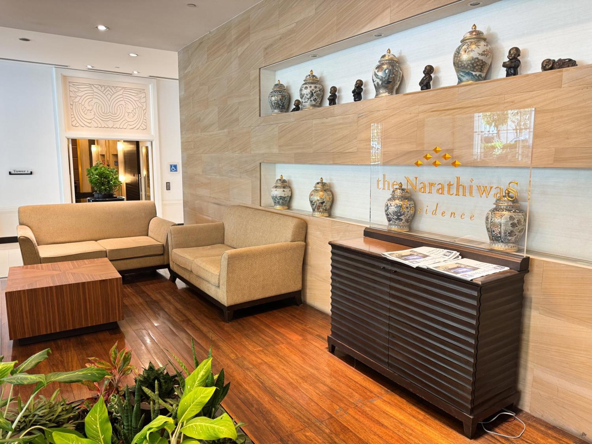 The Narathiwas Hotel & Residence Sathorn Bangkok Esterno foto